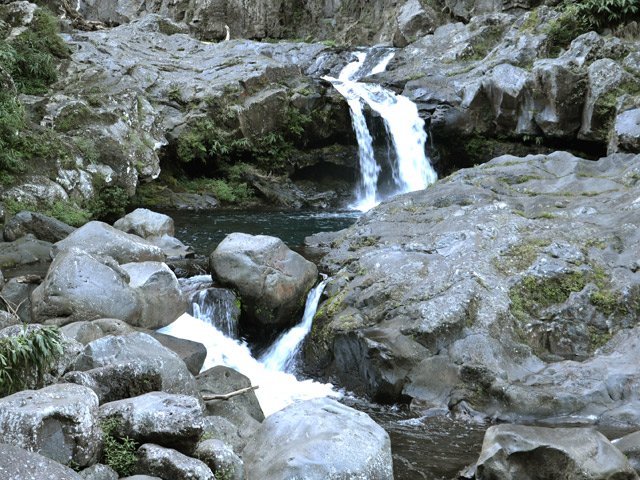 Une des petites cascades du jar