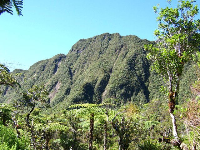 Belles vues sur le Mazerin en fin de parcours du sentier des Mares