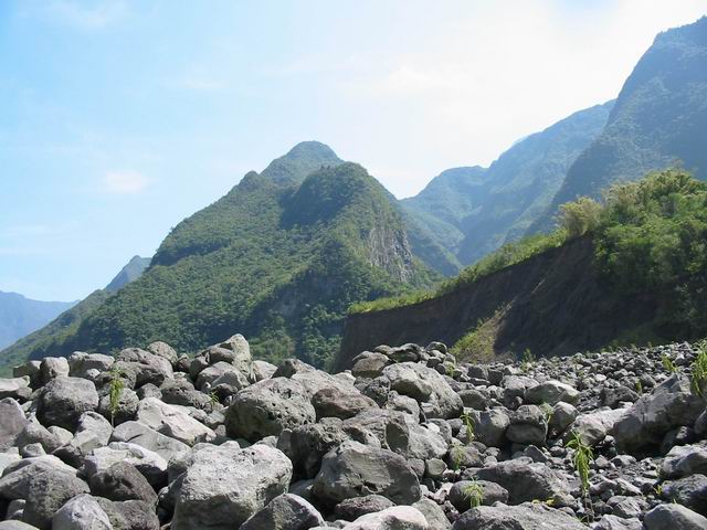 Quand on voit ces galets, on préfère marcher sur la piste 4x4 !
