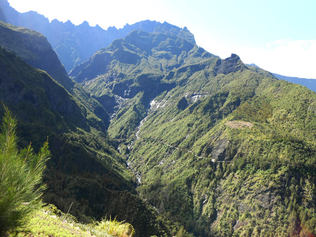 La vallée du Bras Rouge, le Gros Morne, la Tête de Lion et l'îlet du Bois Rouge