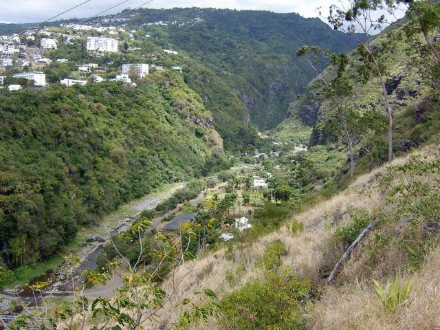 On domine toute la vallée de la Rivière Saint-Denis
