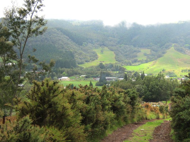 Début de la descente sur la piste en terre