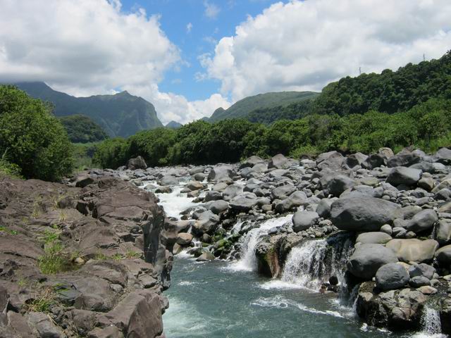 On peut s'approcher parfois très près de la Rivière du Mât