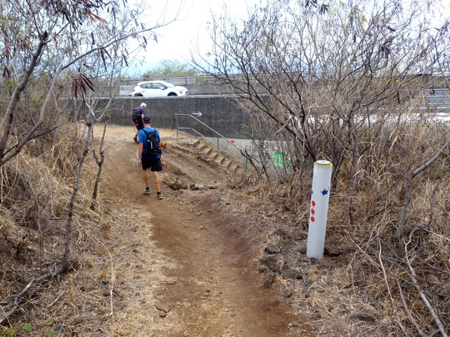 L'escalier permettant de passer sous le pont de la Ravine des Poux