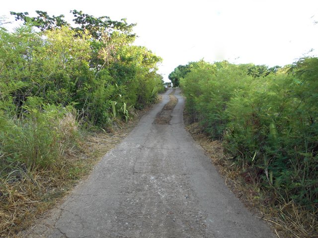 La rue du stade à éviter. Le sentier officiel a été "privatisé"