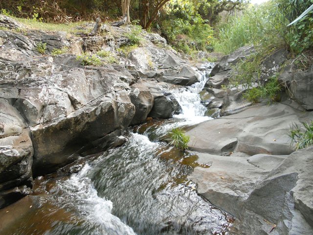 Bassin et toboggan par le premier petit sentier sur la Ravine du Ruisseau