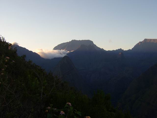 Lever de soleil sur le Piton des Neiges et le Grand Bénare