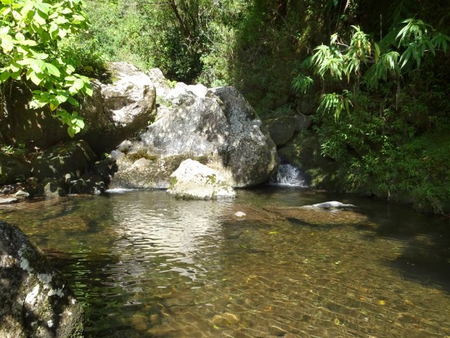 Il faut contourner quelques petits bassins