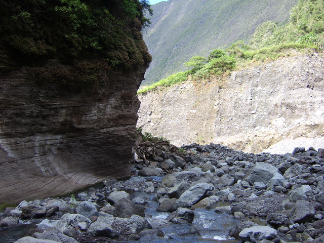 Eau, falaises et cailloux : rien d'autre