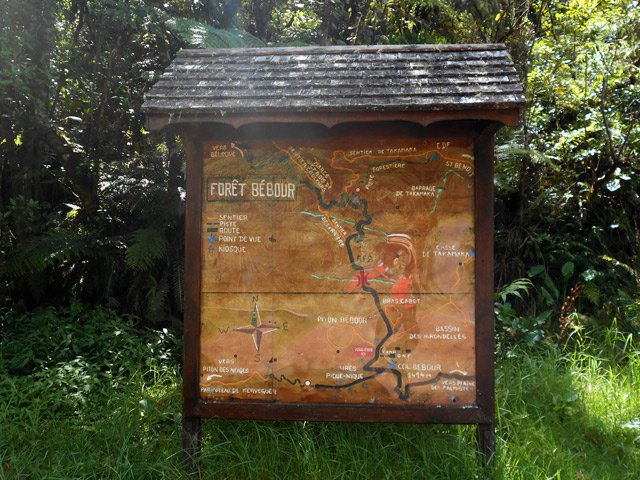 Le panneau en bois au début de la boucle