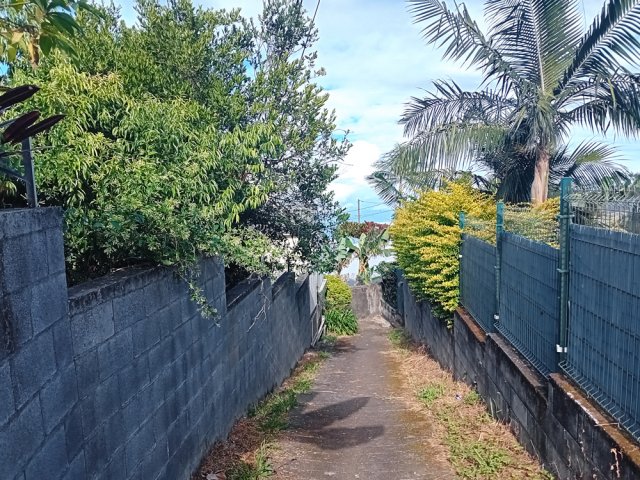 Ne pas manquer les raccourcis entre habitations et jardins fleuris