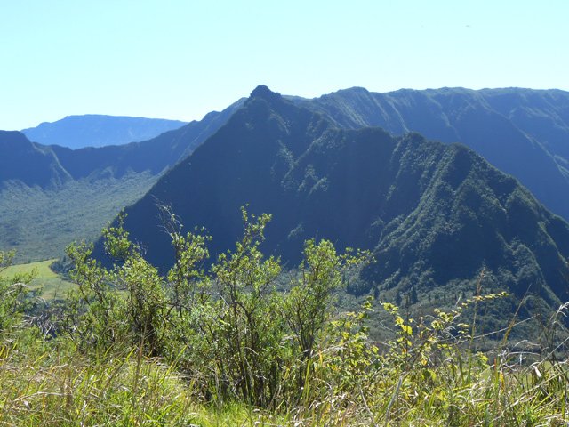 Vue sur le Piton de Sable qui domine la Petite Plaine