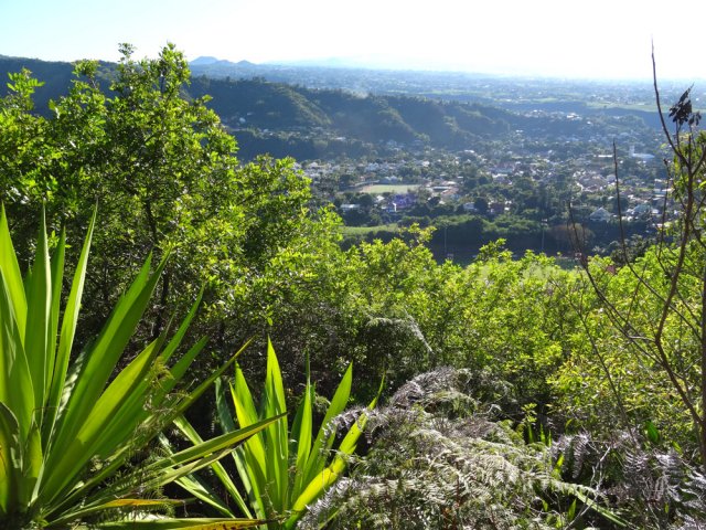Nombreuses vues sur la ville depuis le Coteau Sec