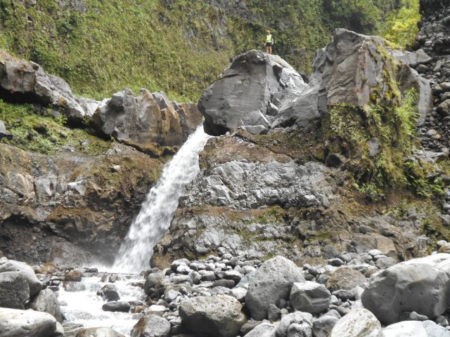 L'escalade, dangereuse sans matériel, n'est pas accessible à tous.