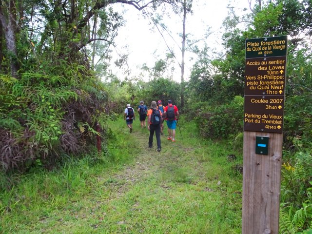 Départ par la piste forestière du Quai de la Vierge en direction du sentier