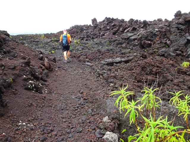 Des détours sont nécessaires pour éviter les amoncellements de lave