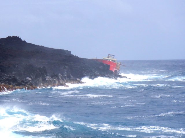 L'épave du Tresta Star visible depuis le Quai de Sel