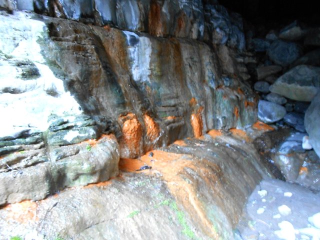 Nouvelles traces ferrugineuses mais avec sources froides