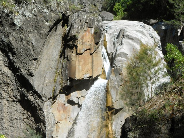 On distingue bien les deux chutes successives
