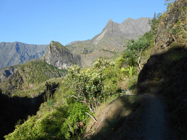 Une autre portion avec vue sur le Pain de Sucre et le Grand Bénare