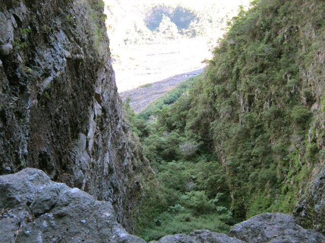 Vue sur le fond de la vallée. Gare à la chute