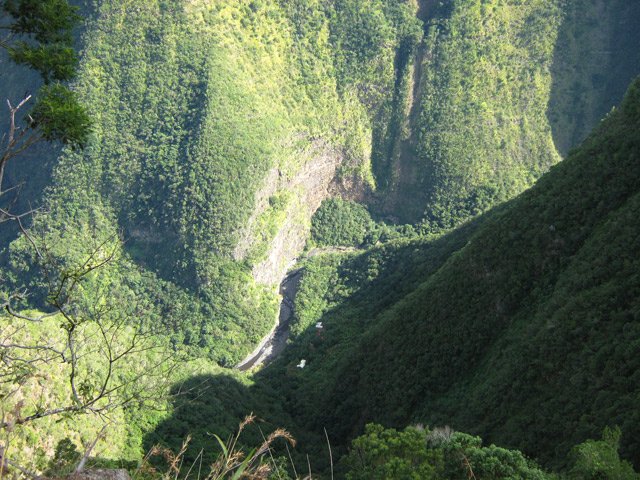 Attention de ne pas jeter de caillou sur les cases très loin en-dessous