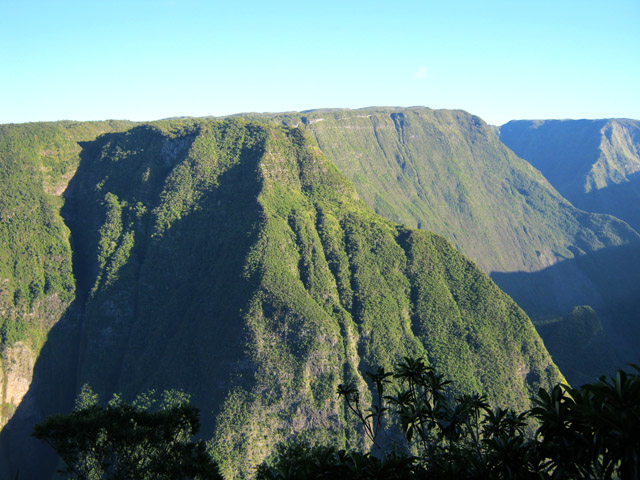 Très beaux panoramas sur Grand Bassin durant la descente