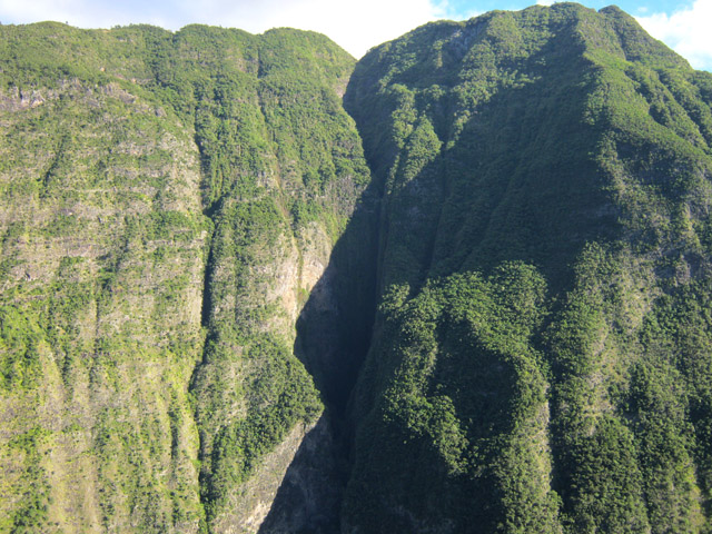 Les cascades, presque à sec, de la Ravine Mal au Ventre