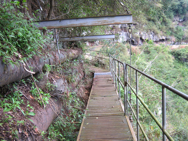 La seule passerelle au-dessus du vide durant le trajet