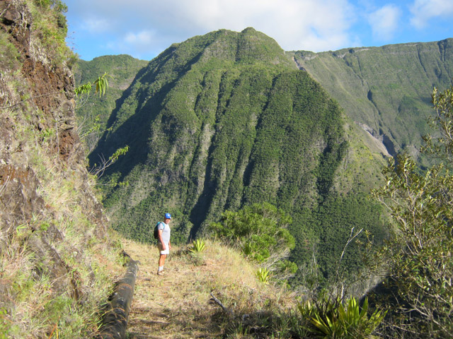 Le début du chemin de la Canalisation des Hirondelles