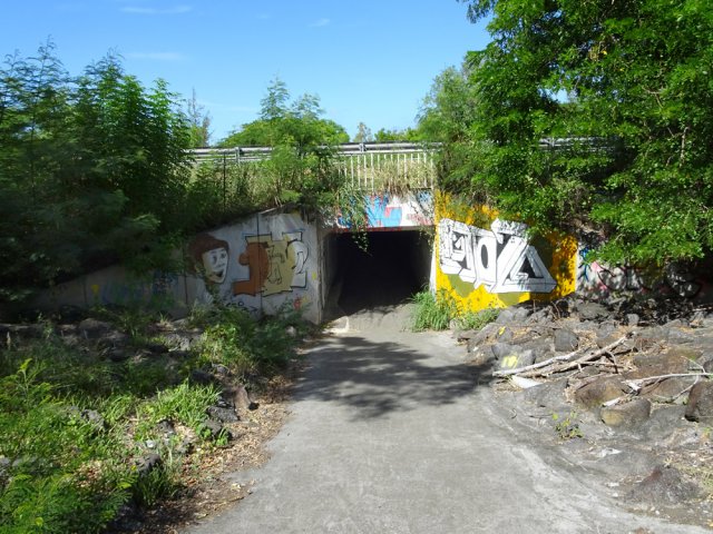 Le tunnel avant l'échangeur pour s'approcher de la ville