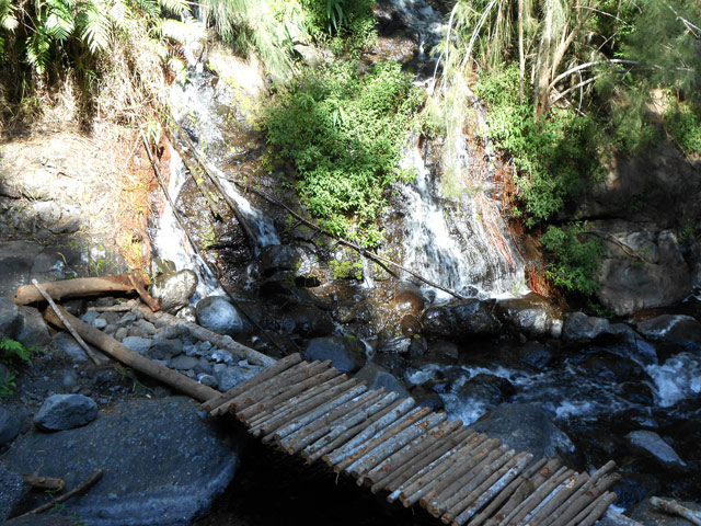 La dernière passerelle avant la cascade du Bras Rouge