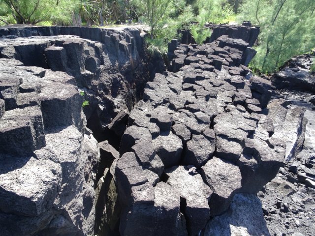 En descendant, ne pas manquer ces magnifiques orgues basaltiques