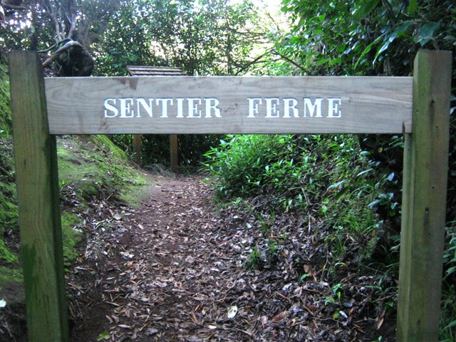 En arrivant à la RF des Longoses, fin du sentier, on se demande bien pourquoi il est fermé parfois