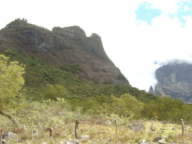 Les Trois Salazes et le Taïbit depuis le Plateau de Kerval