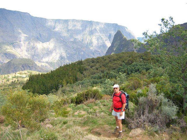 Le Bronchard et le Piton des Calumets depuis la descente vers le Nouvelle