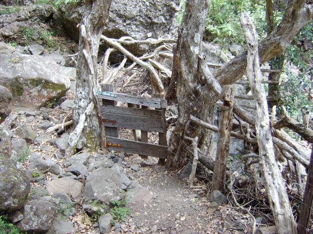 Seule entrée possible pour les randonneurs et les troupeaux