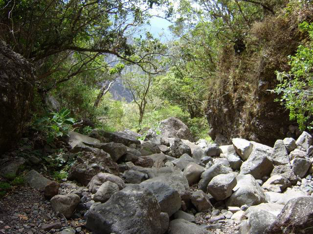 Les rochers, cailloux et galets de la Ravine Kerval