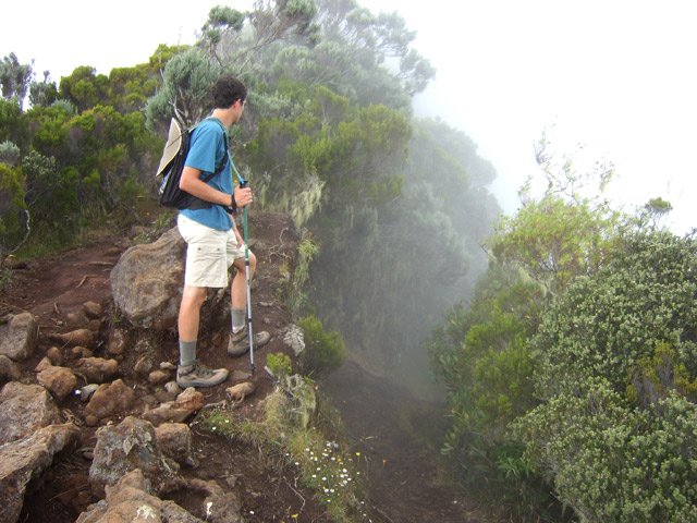 Bifurcation vers la Mare à Joseph avec brouillard qui se lève par moments