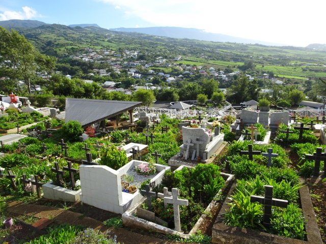 Cimetière au cœur d'un très ancien cratère