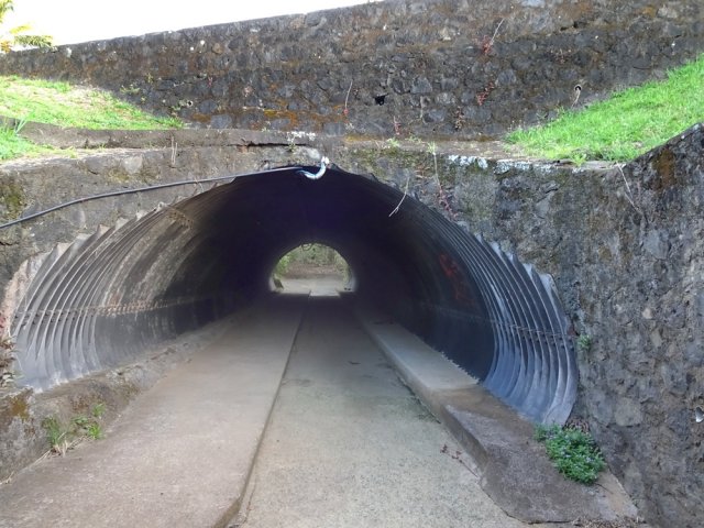 Franchir la RN par ce tunnel car la circulation est très importante sur cet axe
