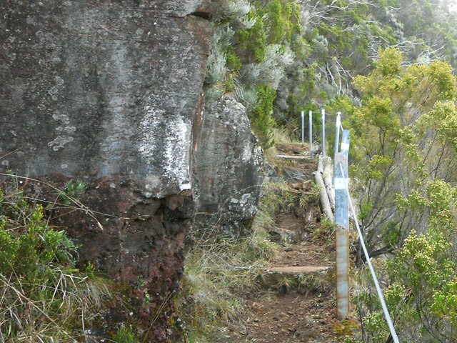 Un court passage vertigineux protégé par câble