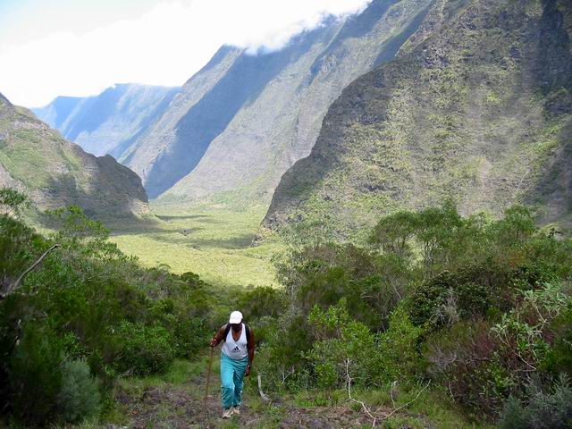 La montée au plateau de la Cascade. On ne voit déjà plus Roche Plate