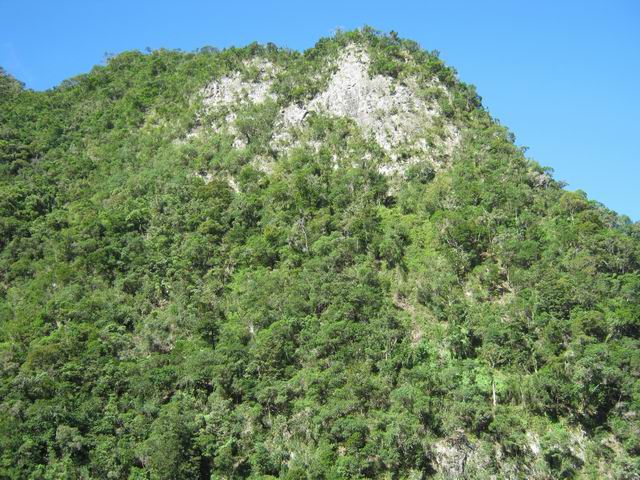 Un des pitons sur la droite vers Jean Petit