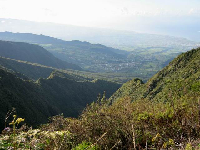 Le panorama des Makes et de la côte vu de la Fenêtre