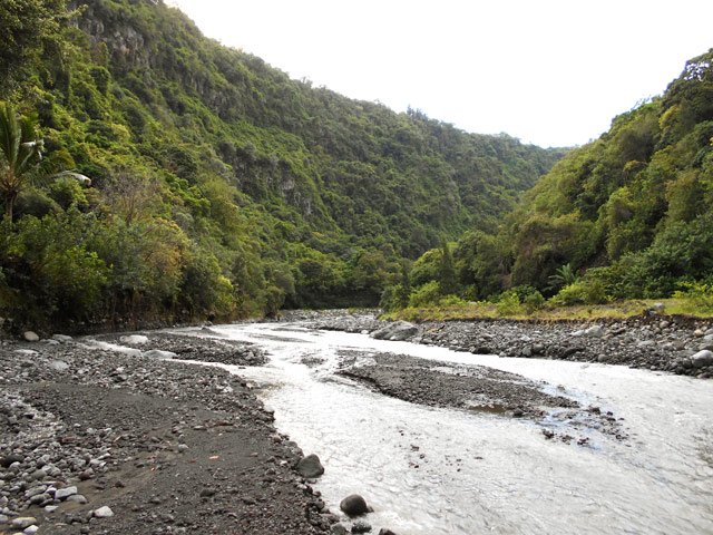 Cheminement aisé au départ sur du sable ou de petits galets