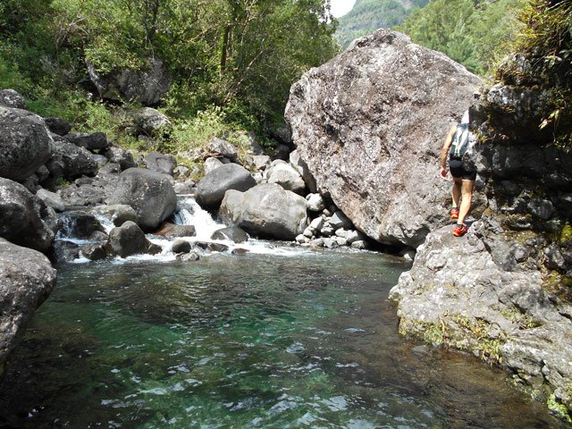 Profond bassin qui se contourne aisément