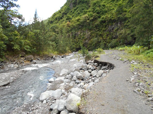 Quelques traces de la piste encore intactes