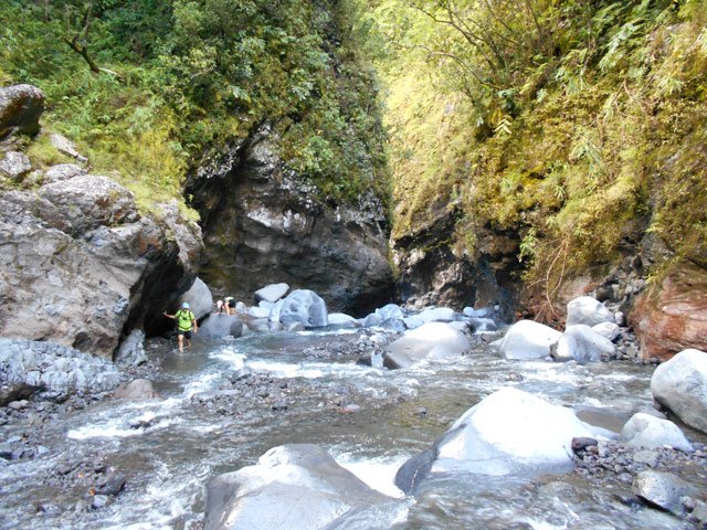 Fin des gorges où il faut souvent marcher dans l'eau