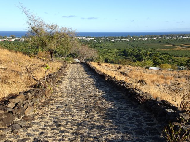 Au début, la pente est douce et la marche facile